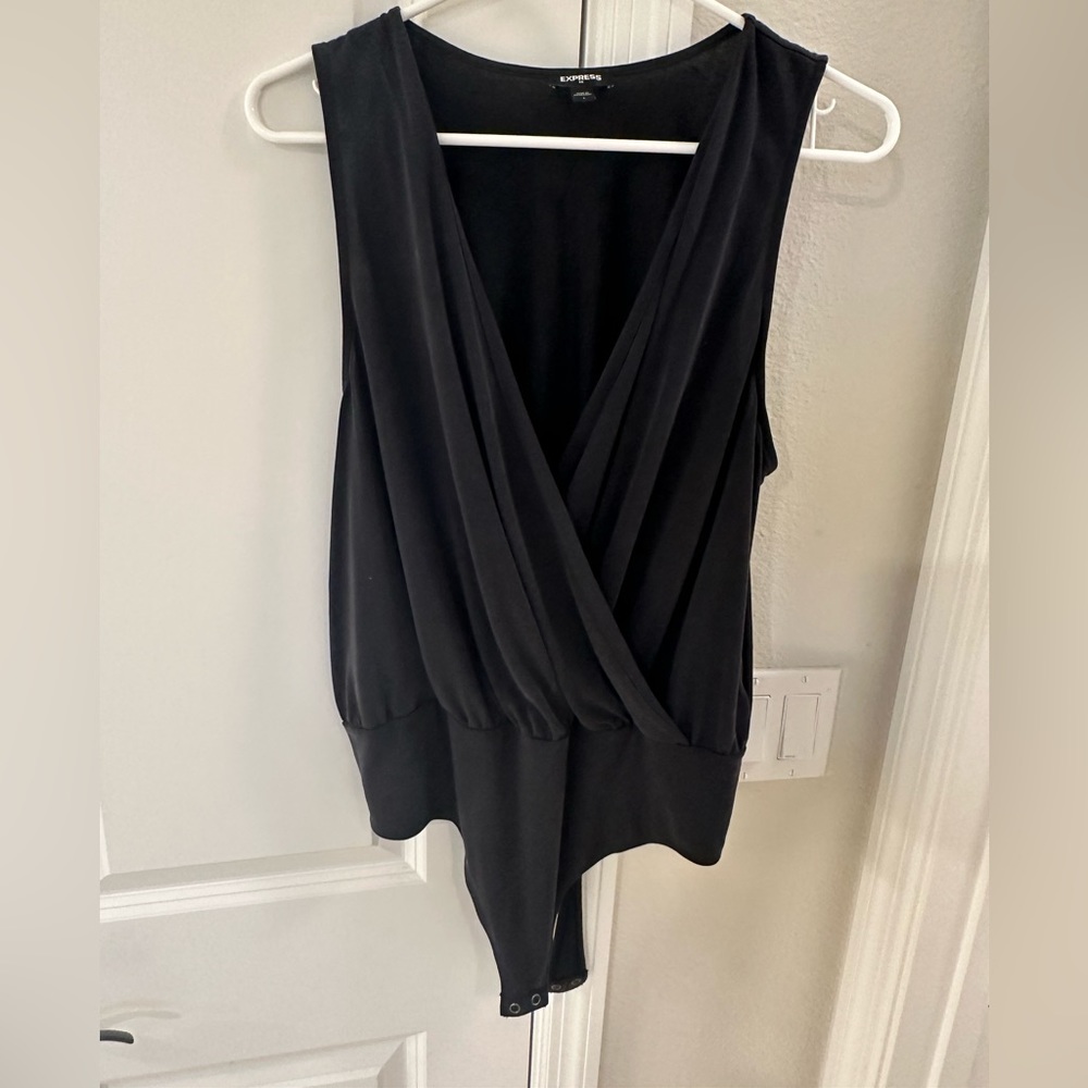 Express V-neck Surplice Bodysuit, size large